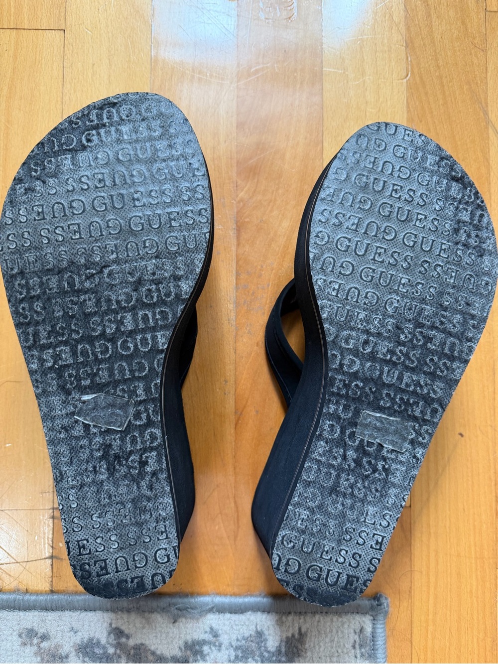 GUESS Black Wedge Platform Flip Flop Sandals Size 9 - Picture 16 of 16